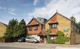 Oakwood Bed And Breakfast Heathrow